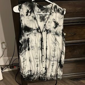 Rock and republic tank blouse. White & Silver with black splatter